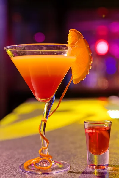 Cocktail in bar — Stockfoto