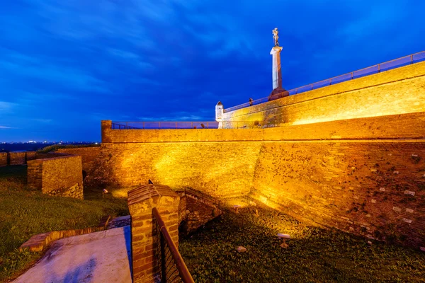 Fortaleza de Belgrado y parque Kalemegdan — Foto de Stock