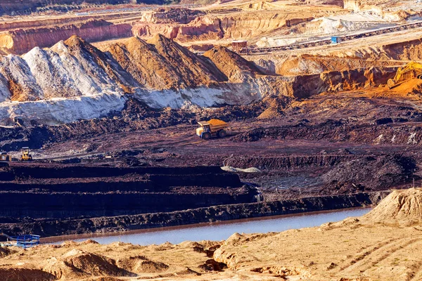 Poço de mineração aberta — Fotografia de Stock