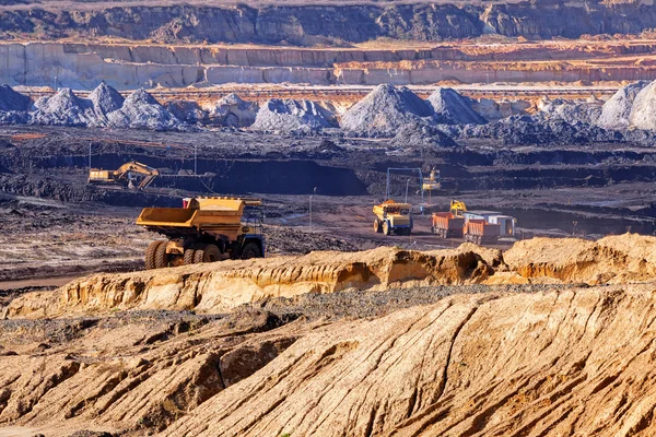 Poço de mineração aberta — Fotografia de Stock