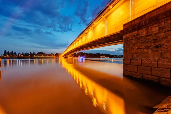 Brücke bei Nacht — Stockfoto