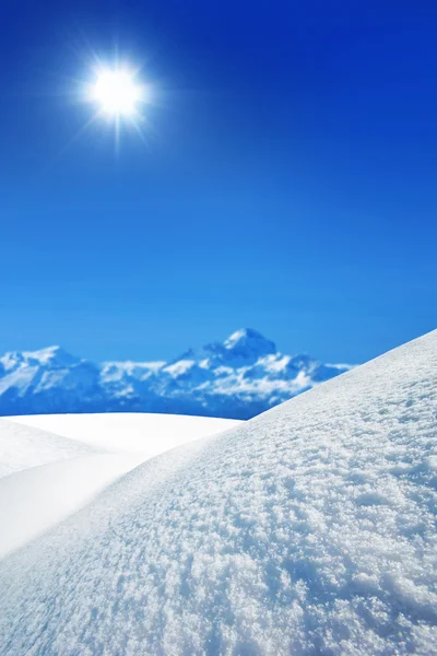 Vintern berg på en solig dag — Stockfoto
