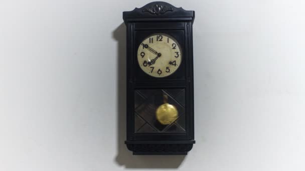 Péndulo del reloj viejo — Vídeo de stock