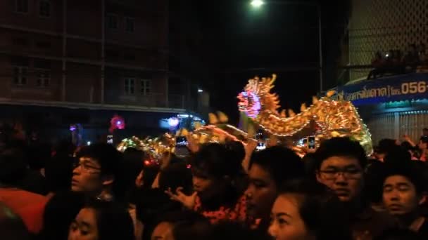 Arany sárkány show a kínai újév 2014 ünnepségek — Stock videók