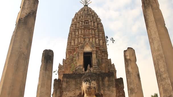 在废墟下扫管笏 phra 寺佛像. — 图库视频影像