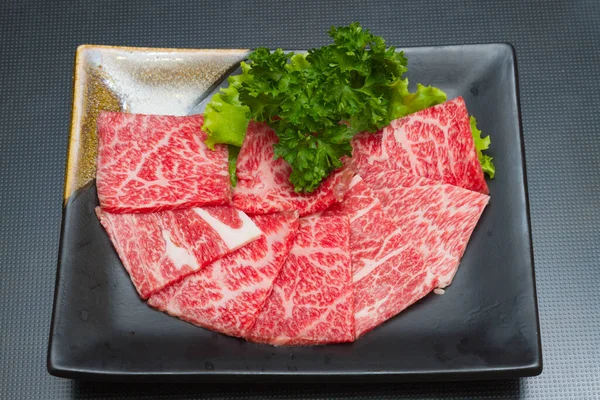 バーベキュー日本スタイルのための生牛肉スライス — ストック写真
