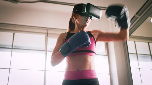 Young Asian Woman Wearing Virtual Reality Glasses While Working Out —  Fotos de Stock