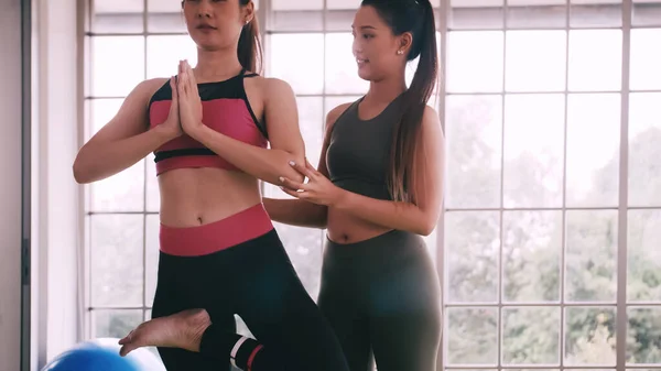Two Asian Girls Doing Yoga Exercises Home — 스톡 사진