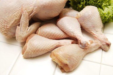 çiğ tavuk maydanoz ile