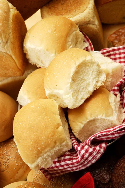 Frisch gebackene Brötchen — Stockfoto