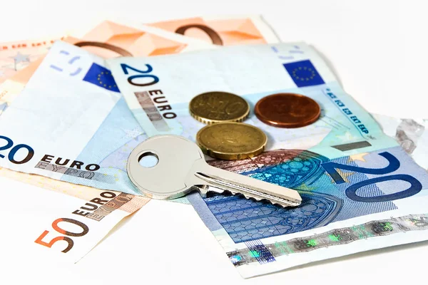 Schlüssel mit Geld — Stockfoto