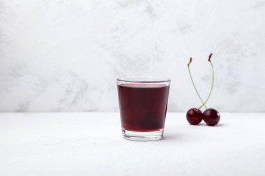 Ginjinha ya da Ginja - Portekiz likörü ginja üzümleri (ekşi kiraz, erik cerasus austera, Morello cherry) alkol (aguardente) karıştırılarak yapılır ve şeker eklenir.