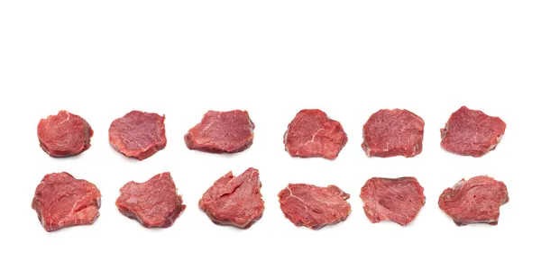 Saftige Fleischstücke Isoliert Auf Weißem Hintergrund Rohe Rinderfilet Steaks Rotes — Stockfoto