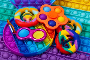 Popüler silikon renkli anti-stres oyuncakları. Basit gamze, snapperz, genişletici. Popüler Patlat Fidget oyuncağı.