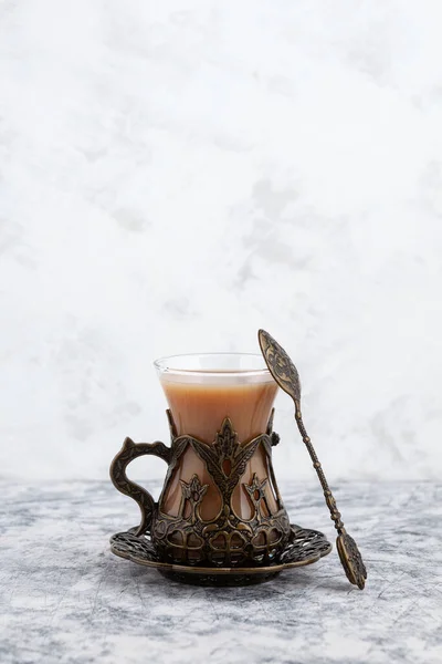 Erwärmender Aromatischer Tee Unter Zusatz Von Milch Verschiedenen Gewürzen Und — Stockfoto