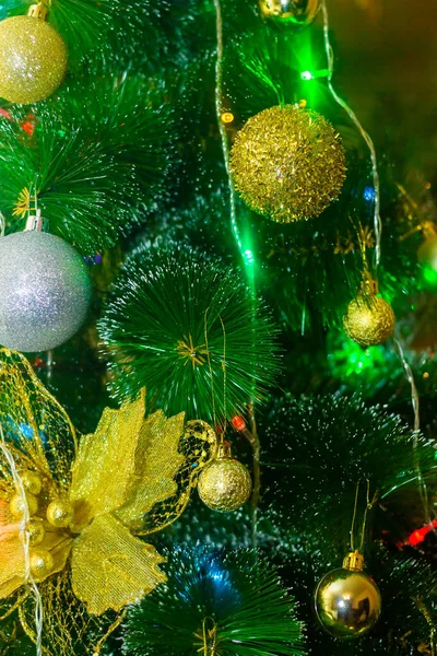 Kerstboomversiering Kerstversiering Een Boom Kerstboom Met Ballen — Stockfoto