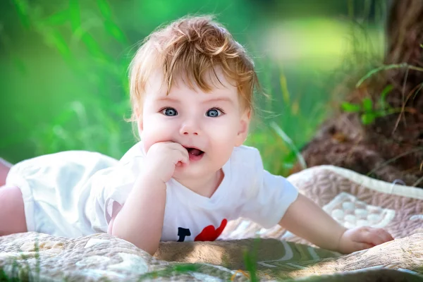 Happy little baby having fun in the park on the lake shore backg — Stock Photo, Image