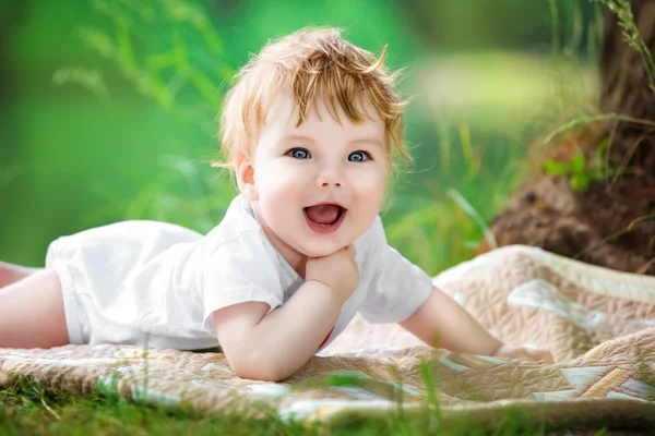 Happy little baby having fun in the park on the lake shore backg — Stock Photo, Image