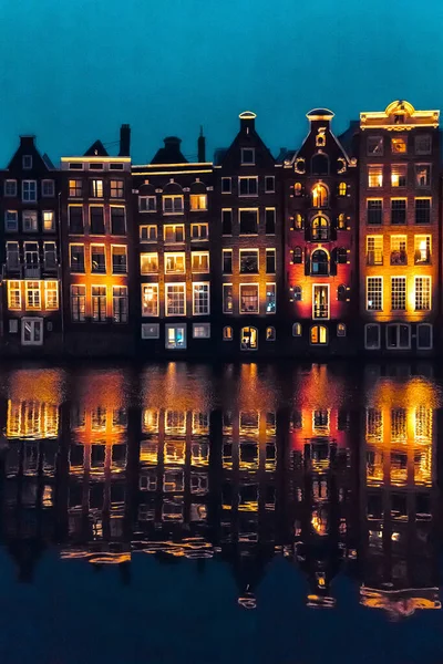Amsterdam, Netherlands, Europe, September 1 2021 Traditional old narrow houses and canals in Amsterdam, the capital of the Netherlands in autumn night. — Stock Photo, Image