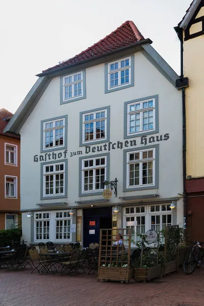 Osnabruck, Duitsland, 5 juli 2021. Straat architectuur in Osnabruck, de derde grootste stad in de deelstaat Nedersaksen — Stockfoto