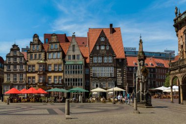 Marktplatz veya Almanya 'nın Ortaçağ Hanedan kenti Bremen' in tarihi merkezinde yer alan pazar meydanı..