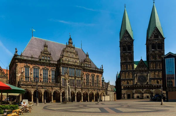 Marktplatz veya Almanya 'nın Ortaçağ Hanedan kenti Bremen' in tarihi merkezinde yer alan pazar meydanı..