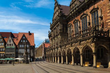 Bremen Roland heykeli Rathausplatz marktplatz 'da veya Ortaçağ Hanedan şehri Bremen' in tarihi merkezinde pazar meydanında, 15 Temmuz 2021.
