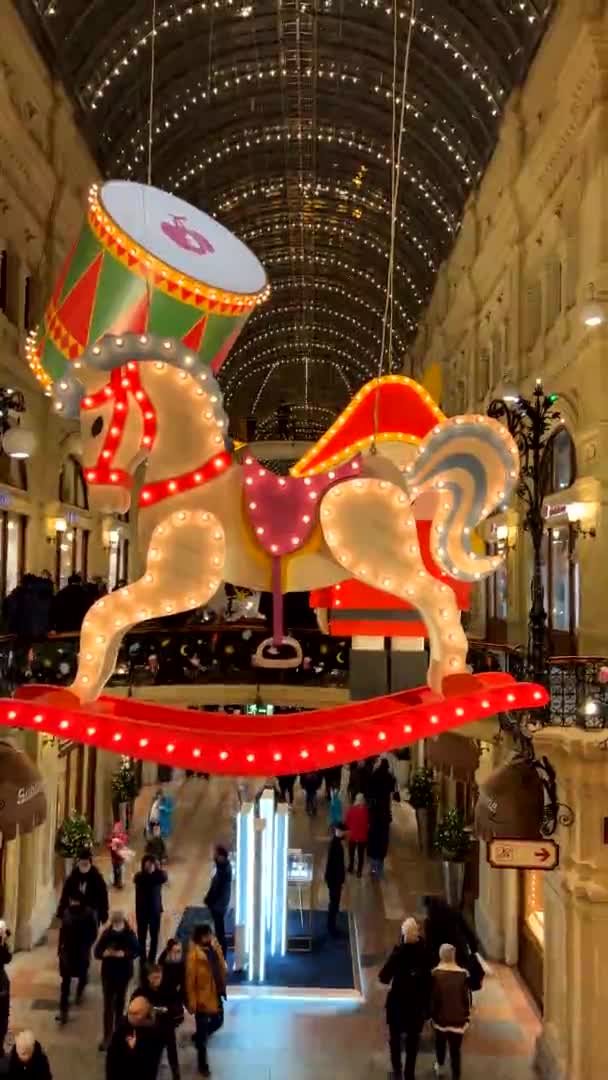Interior Navidad Tienda Principal Universal Gum Plaza Roja Moscú Rusia — Vídeo de stock