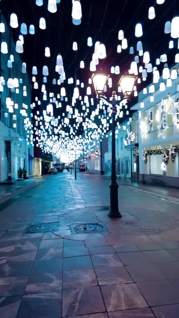 Street Decorated New Year Christmas Night Winter Snow Moscow Russia — стоковое видео