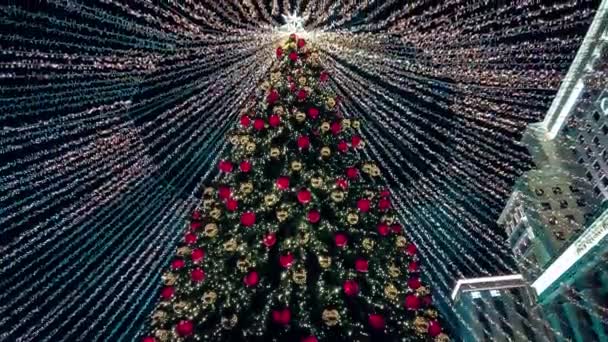 Árvore Natal Rua Decorada Para Ano Novo Noite Neve Inverno — Vídeo de Stock