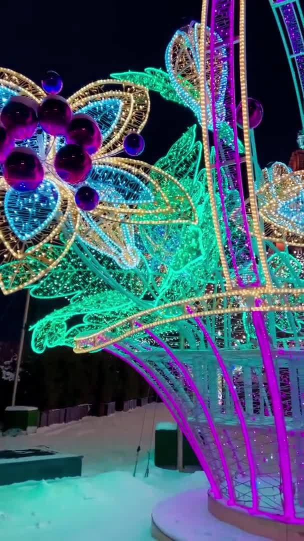 Yeni Yıl Noel Için Sokak Dekore Edildi Gece Kar Yağışlı — Stok video