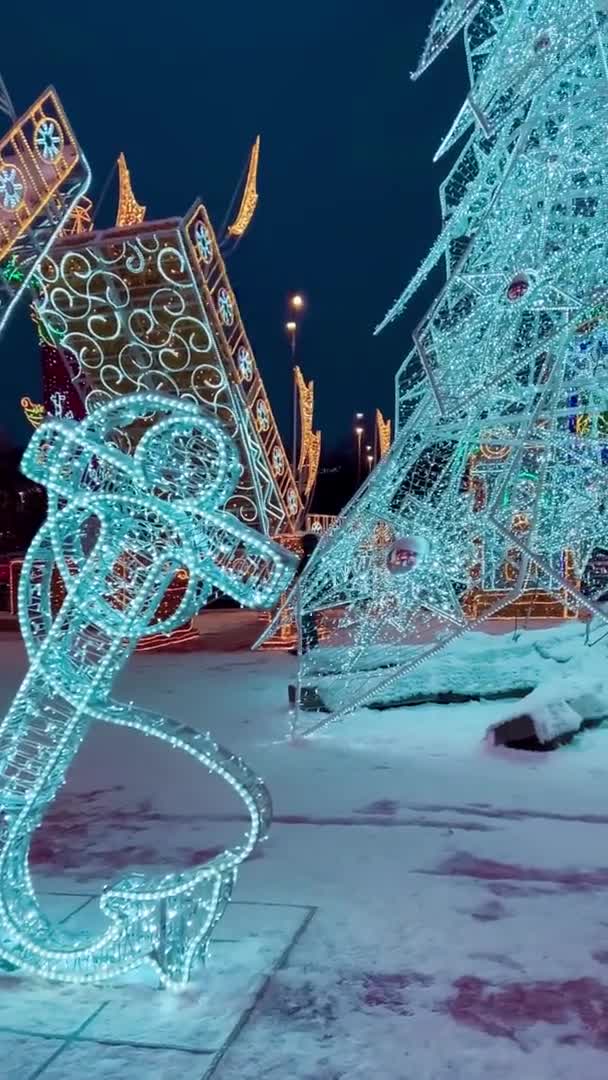 Gatan Dekorerad För Nyår Och Jul Natt Vinter Snö Moskva — Stockvideo