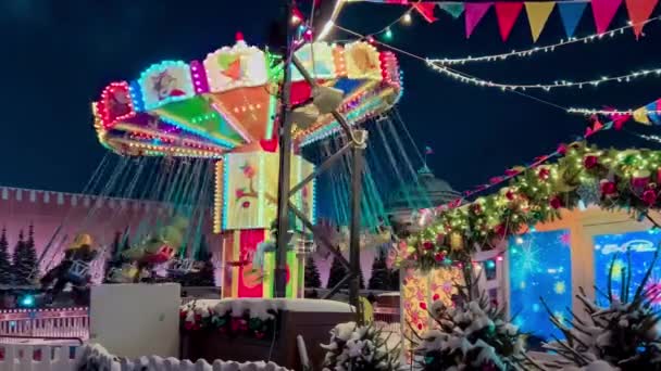 Yeni Yıl Atlıkarıncasında Yılbaşı Gecesi Kızıl Meydan Gecesi Kar Yağışında — Stok video