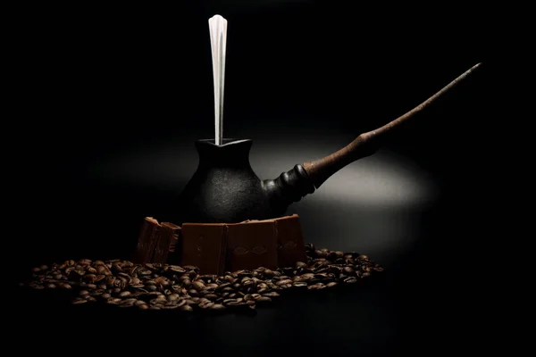 Turk Ziarnem Kawy Czarnym Tle — Zdjęcie stockowe