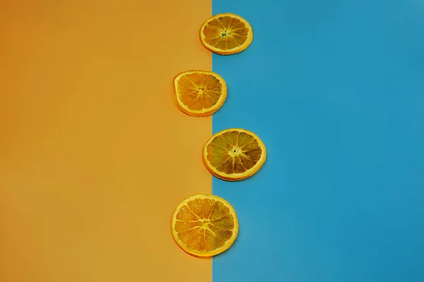 Gekonfijte Vruchten Liggend Een Achtergrond Van Pastelkleuren — Stockfoto