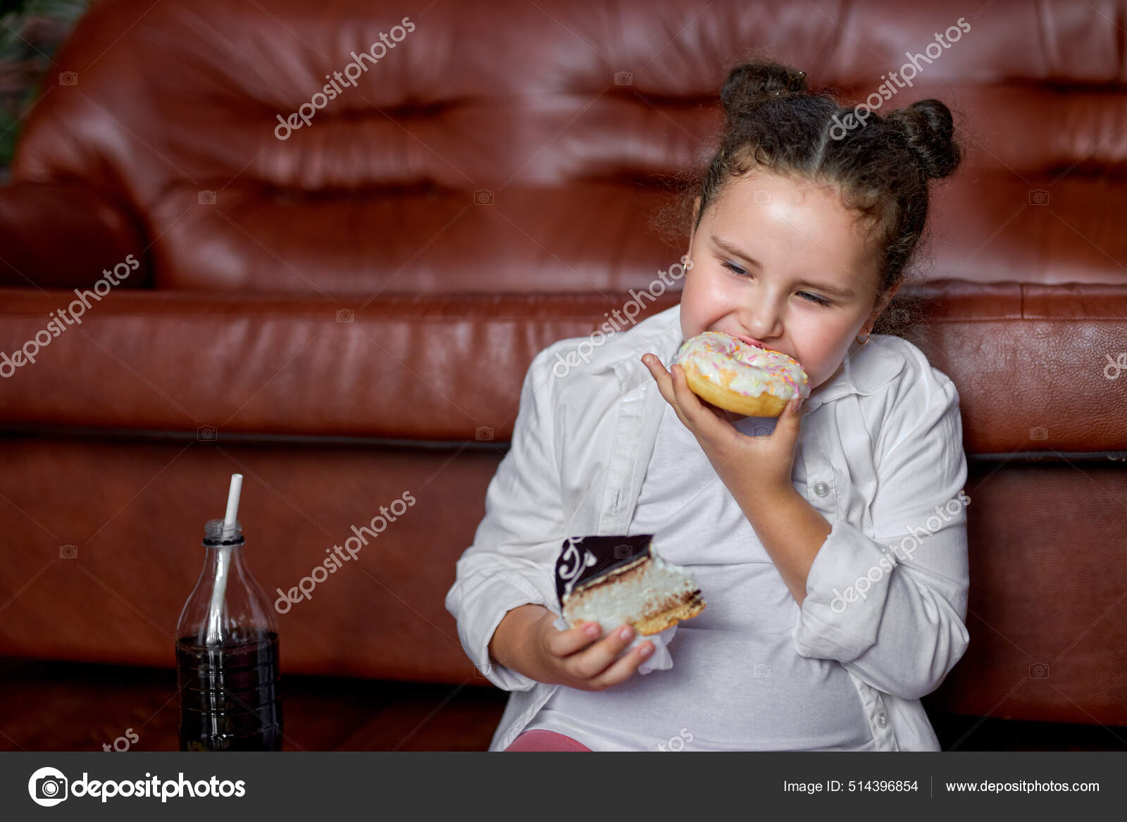 Greedy man watching TV while eating junk, Stock Video