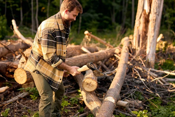 Male holding heavy ax. Axe in lumberjack hands chopping or cutting wood trunks — Stock Photo, Image