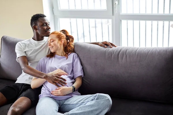 Diverse Young Man Woman Relax Comfortable Couch Sofa Waiting Baby — Foto de Stock