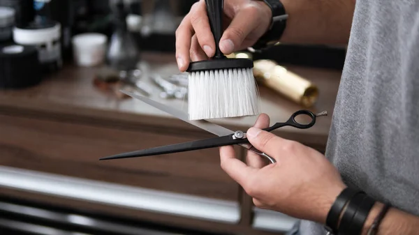 Detalje Professionel Barber Rengøring Saks Med Blød Børste Barber Butik - Stock-foto