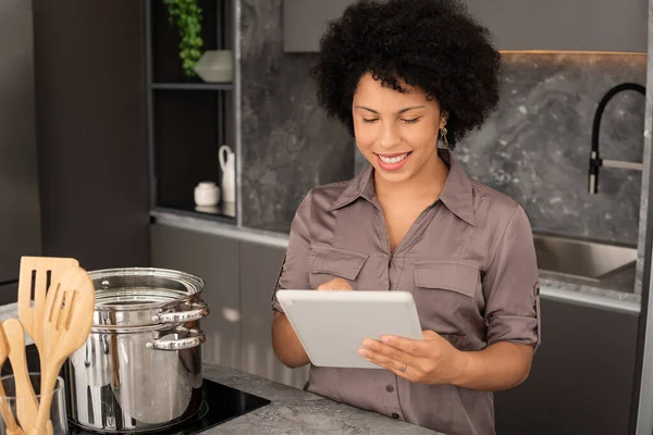 African American Woman Looking Tablet Recipe Kitchen — Stock Photo, Image