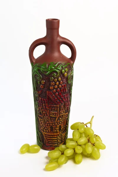 Clay bottle and grapes — Stock Photo, Image