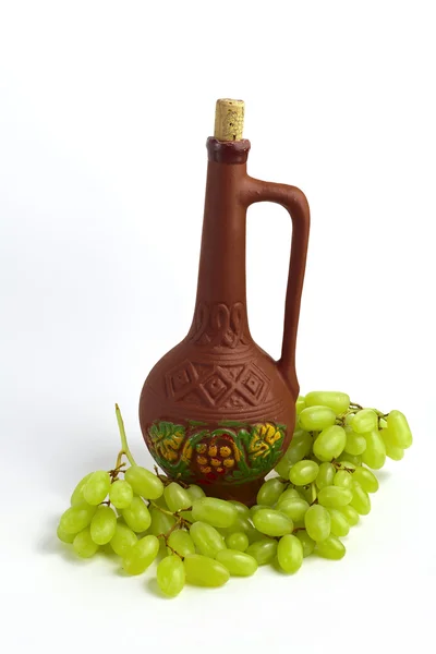 Clay bottle and grapes — Stock Photo, Image