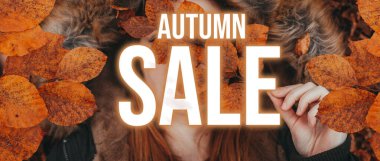 el ele sonbahar yaprakları, üst görünüm afiş kapak metin sonbahar satışı