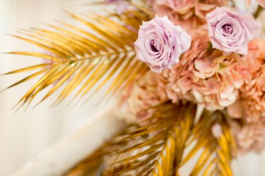 Seçici odaklı kumaş çiçekleri, sevgililer günü konsepti. gül kumaş çiçeği.