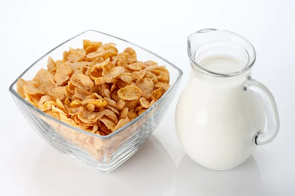 Tazón de copos de maíz y leche — Foto de Stock