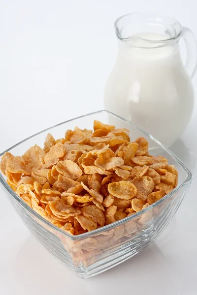 Ciotola di cornflakes e latte — Foto Stock