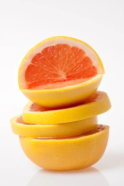 Arreglo de fruta fresca, rodajas de pomelo —  Fotos de Stock