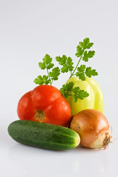 Vegetais frescos inteiros saudáveis coloridos — Fotografia de Stock