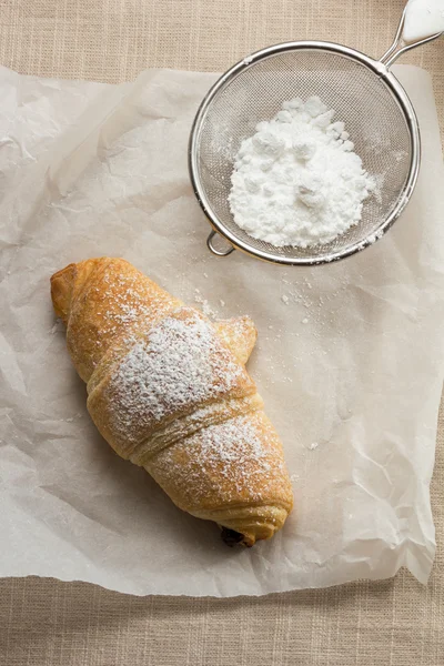 Čerstvě upečený croissant — Stock fotografie