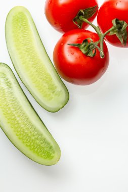 Domates ve salatalık.